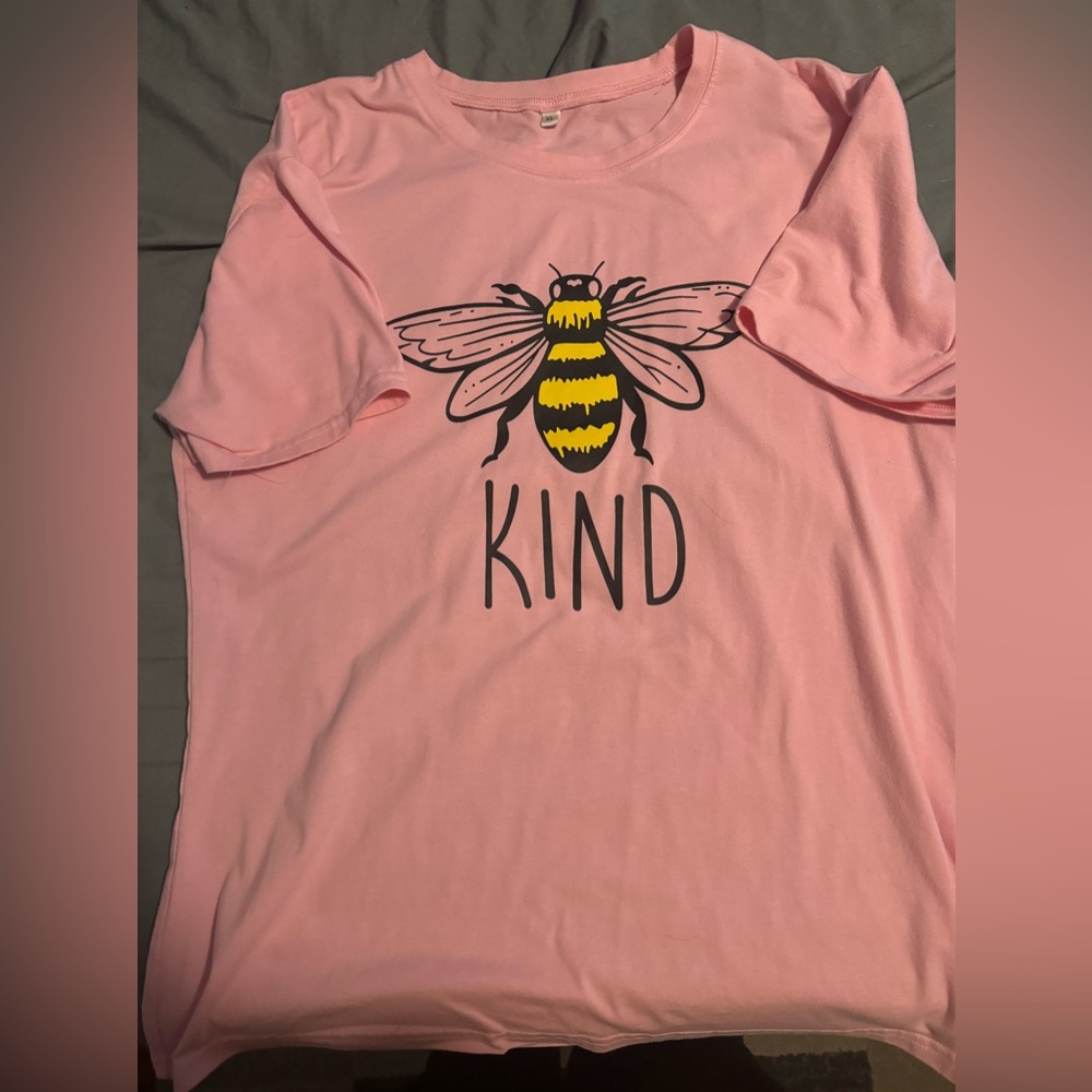 Women’s Bee Kind T-Shirt